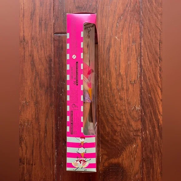 Vintage Special Edition Ice Cream Barbie - 1997 - Picture 7 of 8